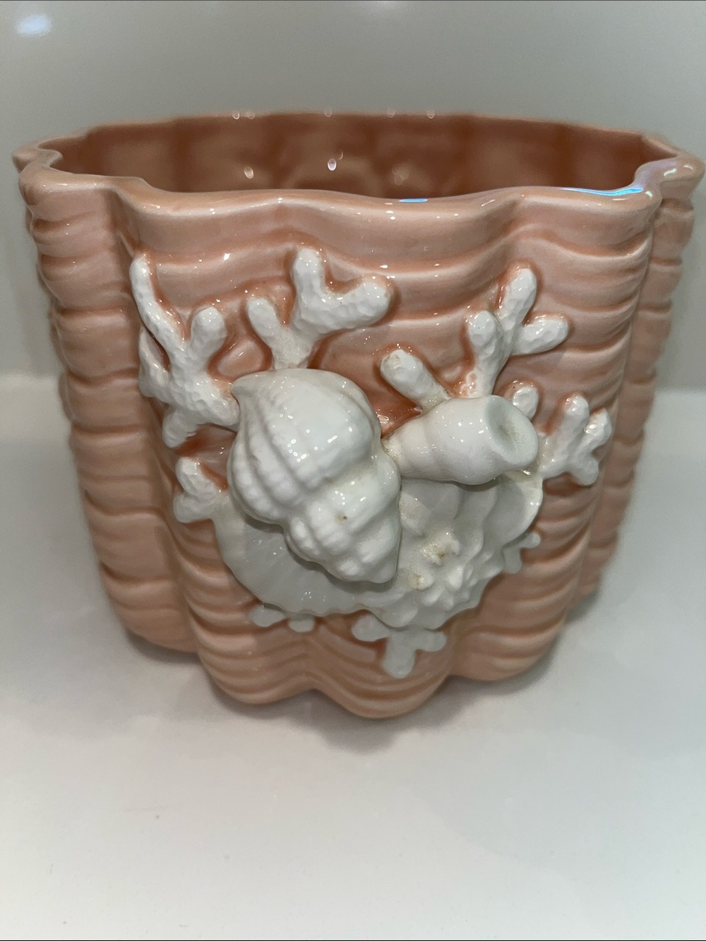 Vintage FITZ AND FLOYD CACHEPOT Peach w/ raised White Seashells/coral on side